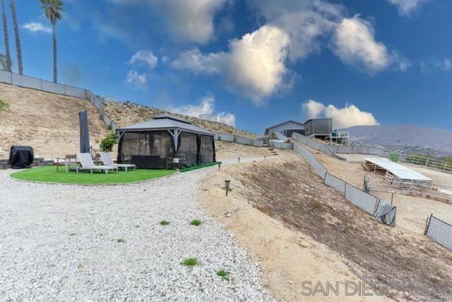 1615 Vista Del Lago, Fallbrook CA: https://media.crmls.org/mediaz/1e7aaae4-84c8-42bb-8952-358af611c4ef.jpg