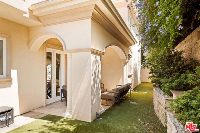 11925 Charnock Road, Los Angeles CA: https://media.crmls.org/mediaz/1e7aac12-e82f-43bc-892a-8810ffa26b32.jpg