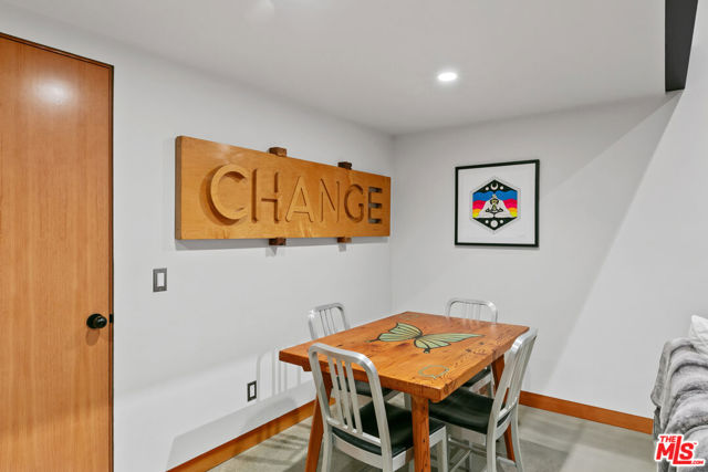 20605 Cheney Drive, Topanga CA: https://media.crmls.org/mediaz/1e7af1f4-cb59-4118-b184-b9ebed656bef.jpg