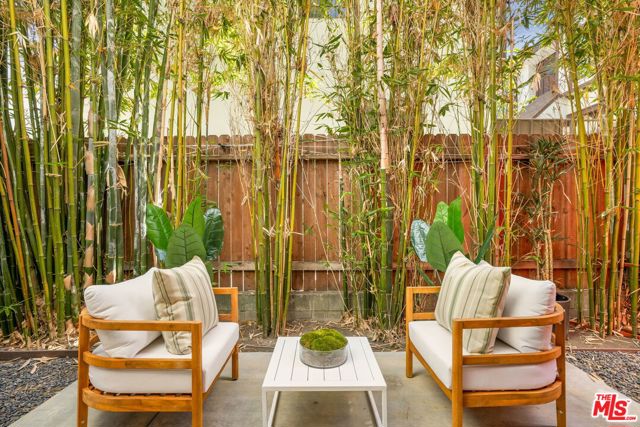 616 N Croft Avenue, West Hollywood CA: https://media.crmls.org/mediaz/1e7afae5-1c90-40c0-9646-3774bf7a6339.jpg