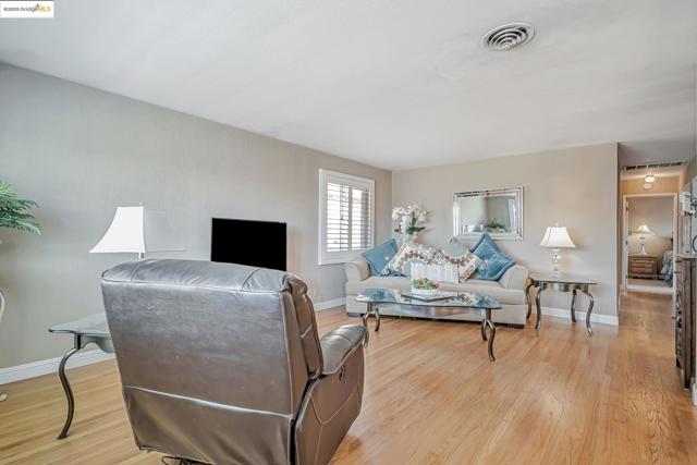 581 Fairway Street, Hayward CA: https://media.crmls.org/mediaz/1e7b1269-3a97-4c33-adde-9de4dc956a27.jpg