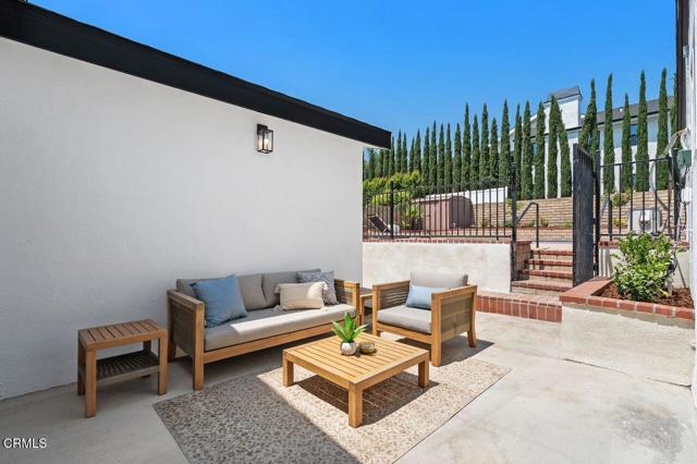 1105 Fairview Drive, La Canada Flintridge CA: https://media.crmls.org/mediaz/1e7c28b3-51ec-48cd-97a2-a26367edb116.jpg