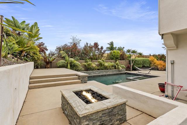 1017 Scarlet Way, Encinitas CA: https://media.crmls.org/mediaz/1e7c313b-75da-446d-bddc-9239b65db0e9.jpg