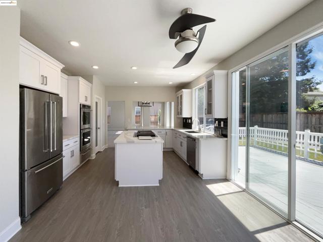 5214 Pavilion Ct, Fairfield CA: https://media.crmls.org/mediaz/1e7c5cc0-fb31-494e-9766-3289853e94b9.jpg