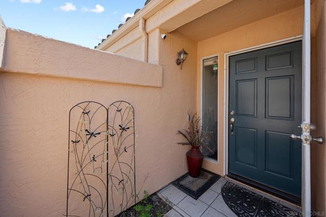 1709 Doral Gln, Escondido CA: https://media.crmls.org/mediaz/1e7c6248-cb61-41a1-89ff-d41d7dc44b27.jpg