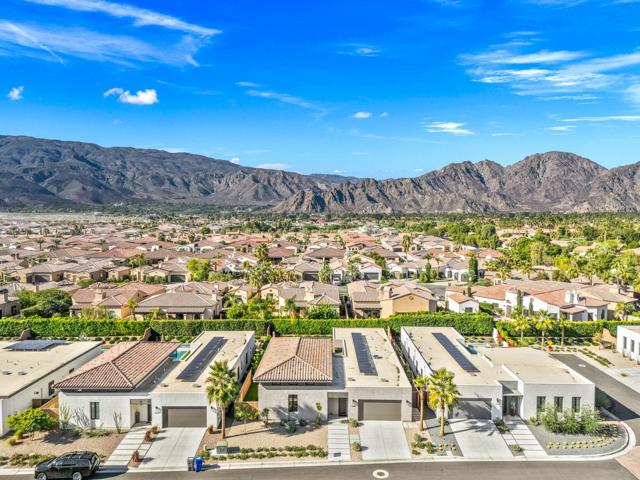 57601 Santo Thomas, La Quinta CA: https://media.crmls.org/mediaz/1e7cb9ed-c870-4672-98ef-ef218dd170b5.jpg