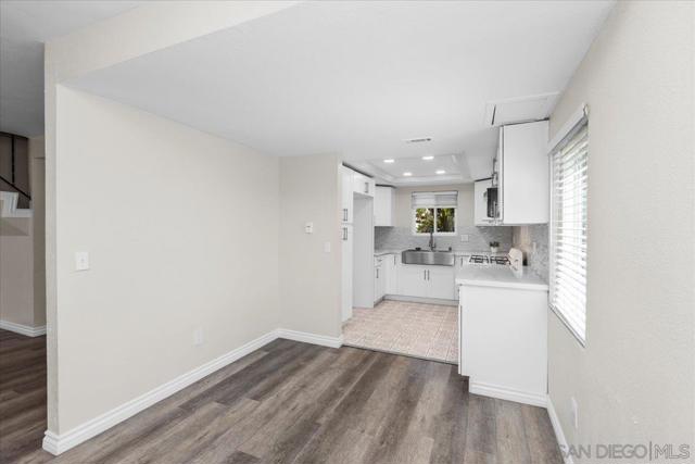 2112 East Vista Way, Vista CA: https://media.crmls.org/mediaz/1e7d1aa9-9dc8-4251-83f1-212eae3b44a1.jpg