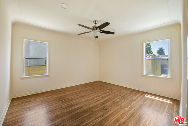 3220 W 78th Place, Los Angeles CA: https://media.crmls.org/mediaz/1e7d4433-86b9-408c-9062-a82abb090926.jpg