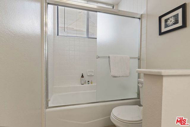 2102 Century Park Lane, Los Angeles CA: https://media.crmls.org/mediaz/1e7e4891-df44-4317-83e2-3d560f985856.jpg