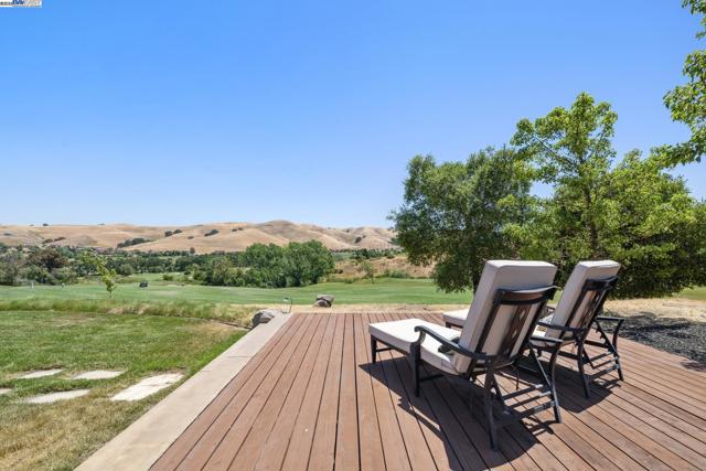6340 Inspiration Ter, Pleasanton CA: https://media.crmls.org/mediaz/1e7e8044-b7b1-4307-a9de-ef538da1834a.jpg