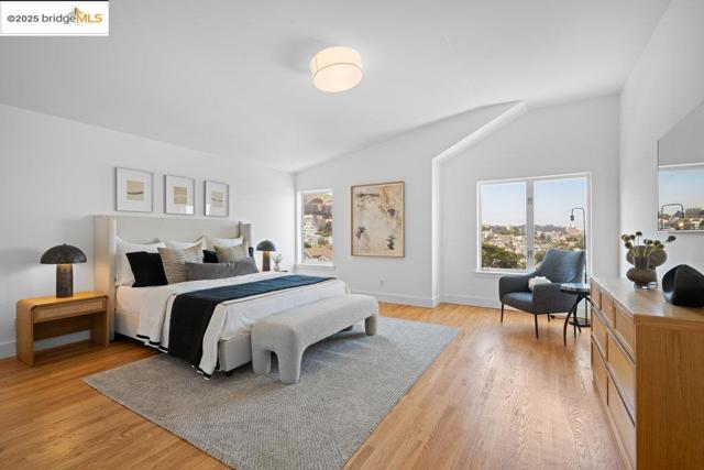 678 Clipper St, San Francisco CA: https://media.crmls.org/mediaz/1e7f3d42-f8d2-4dc7-bd5c-01aa1653a416.jpg