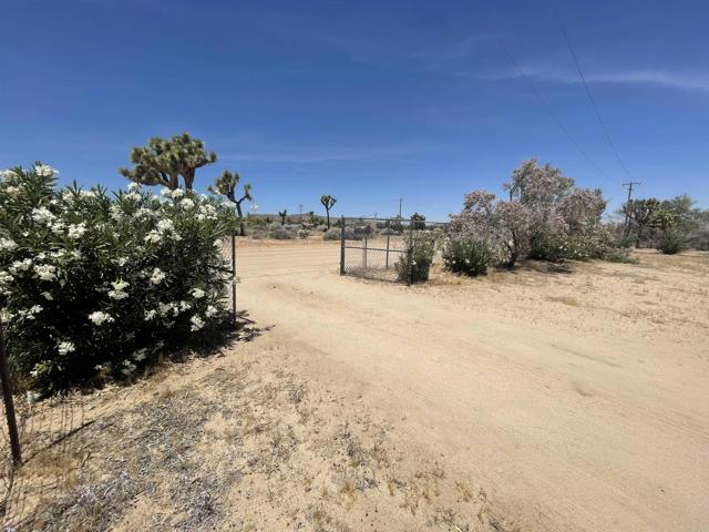 Detail Gallery Image 17 of 24 For 5127 Elata Avenue #1-2,  Yucca Valley,  CA 92284 - 2 Beds | 3 Baths