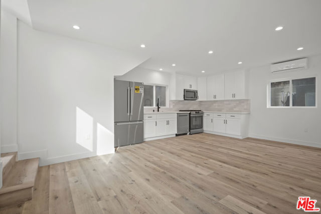 2808 S Cloverdale Avenue, Los Angeles CA: https://media.crmls.org/mediaz/1e8022ad-423f-4bcc-858a-924c235f5f6b.jpg