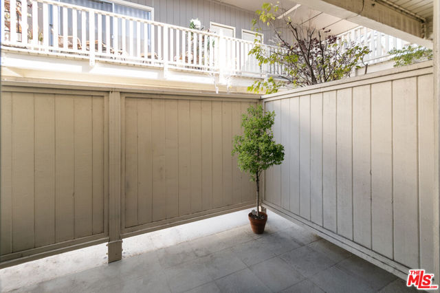 4859 Coldwater Canyon Avenue, Sherman Oaks CA: https://media.crmls.org/mediaz/1e803b44-adec-4d09-bf5c-d55e772f148d.jpg