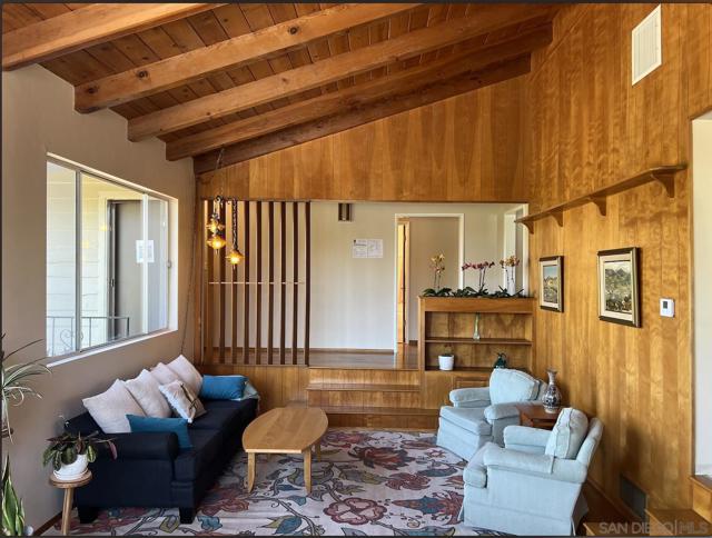 3958 Kenwood Dr, Spring Valley CA: https://media.crmls.org/mediaz/1e805156-c1da-4cd3-af44-ce9fa6ce93ac.jpg