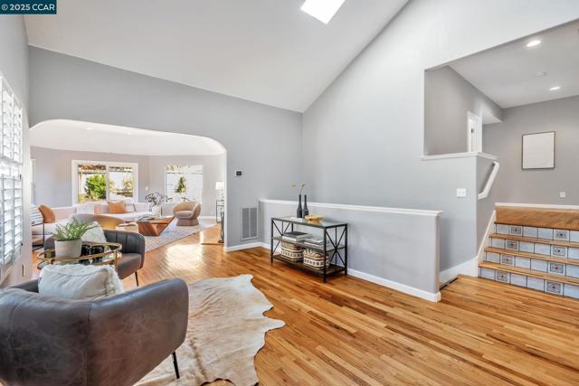 300 Saint Augustine Ct, Benicia CA: https://media.crmls.org/mediaz/1e80971a-1dd9-42e5-946e-67aba0f79da7.jpg