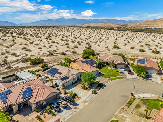 29613 Calle Tampico, Cathedral City CA: https://media.crmls.org/mediaz/1e80e908-760a-41fb-8a83-ed2674e3beef.jpg