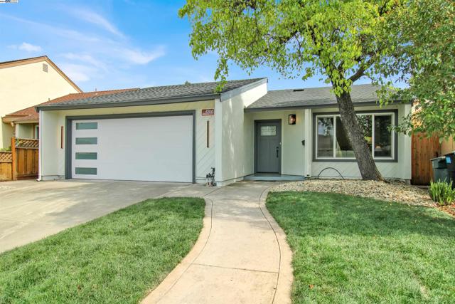 4166 Peregrine Way, Pleasanton CA: https://media.crmls.org/mediaz/1e81b764-342e-4aa2-b5a8-2d08b240ca3e.jpg