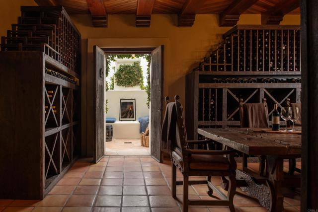 17484 El Vuelo, Rancho Santa Fe CA: https://media.crmls.org/mediaz/1e81ce9d-07d5-48b6-b6df-b37f90c914ae.jpg