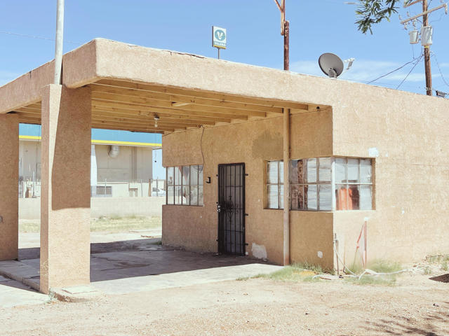 3550 W Hobson Way, Blythe CA: https://media.crmls.org/mediaz/1e82d389-b81c-49db-a58f-c616f78021d9.jpg