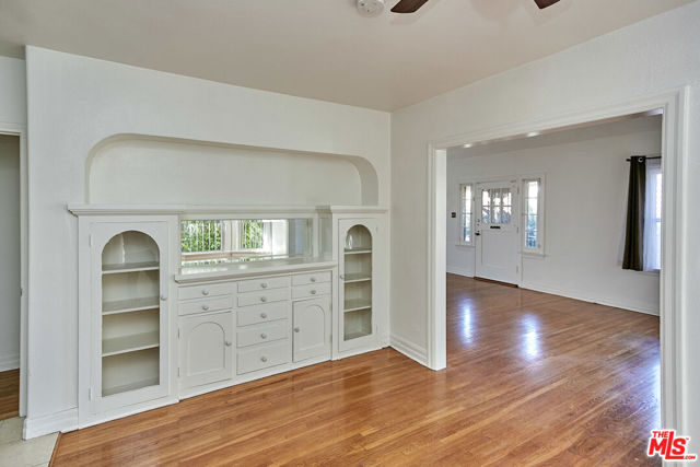 1253 Keniston Avenue, Los Angeles CA: https://media.crmls.org/mediaz/1e831e30-fd5c-4076-a07e-7684d1a46dc2.jpg