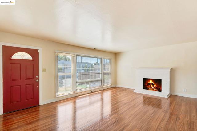 527 42nd Street, Richmond CA: https://media.crmls.org/mediaz/1e83559b-0f3f-4f16-bd4d-fde06de0ba6e.jpg