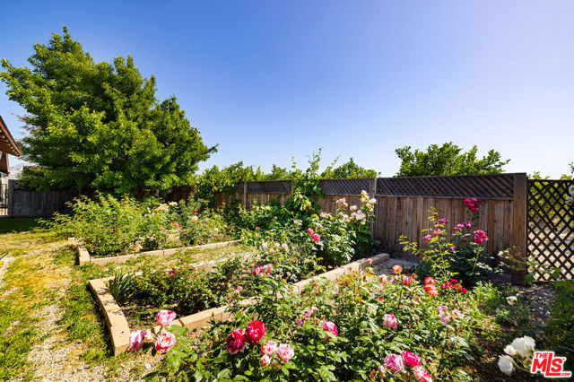 13721 W Telegraph Road, Santa Paula CA: https://media.crmls.org/mediaz/1e837855-488c-4504-92c3-195d39f179e6.jpg