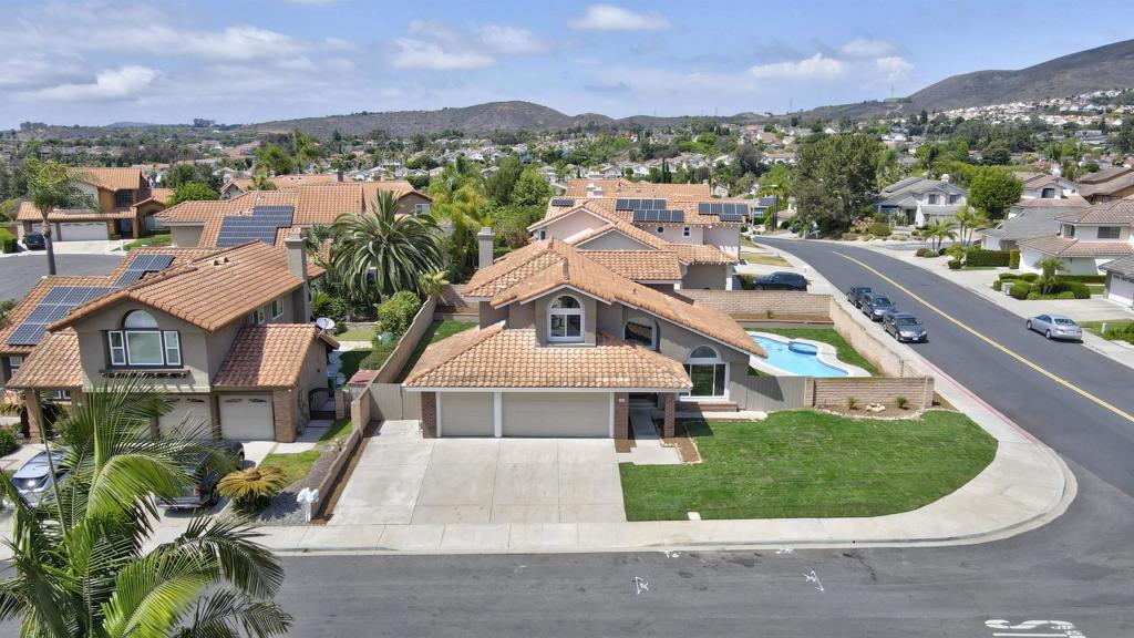 MLS #250025010SD img 2