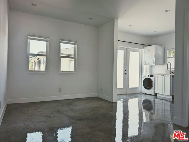 1731 Franklin Street, Santa Monica CA: https://media.crmls.org/mediaz/1e84dd07-1fb2-4e47-a96d-30aac924d0d8.jpg