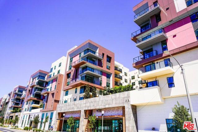 800 N Front Street, Burbank CA: https://media.crmls.org/mediaz/1e855ec2-82f0-462c-9970-e190eb61f7b8.jpg