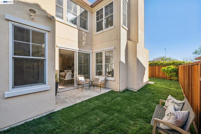 220 Hollister Avenue, Alameda CA: https://media.crmls.org/mediaz/1e8631c5-94c1-499a-8620-66f8b869076d.jpg