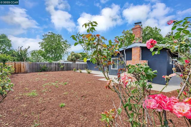 259 Los Altos Pl, American Canyon CA: https://media.crmls.org/mediaz/1e864a03-035c-497e-b13c-f87fcb604ee2.jpg