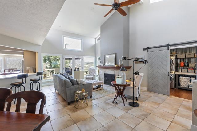 17924 Saint Andrews Dr, Poway CA: https://media.crmls.org/mediaz/1e865325-b260-4b30-87b3-1ec306862ce0.jpg