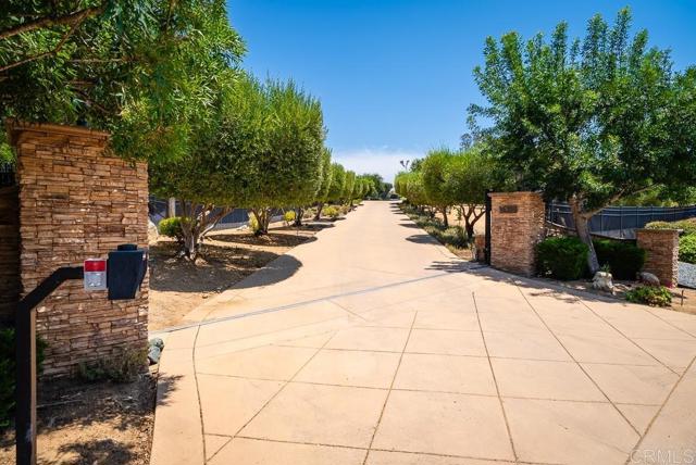 14106 Summit Crest, Escondido CA: https://media.crmls.org/mediaz/1e8698bc-2134-46e4-a216-884791dbf0bd.jpg