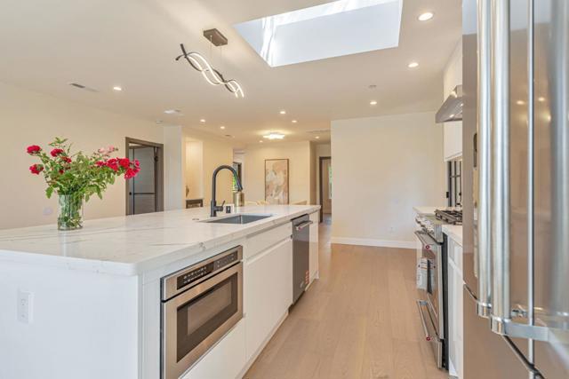 529 Hobart Avenue, San Mateo CA: https://media.crmls.org/mediaz/1e86ca37-2ff4-4d9e-9645-4c3beb547b8b.jpg