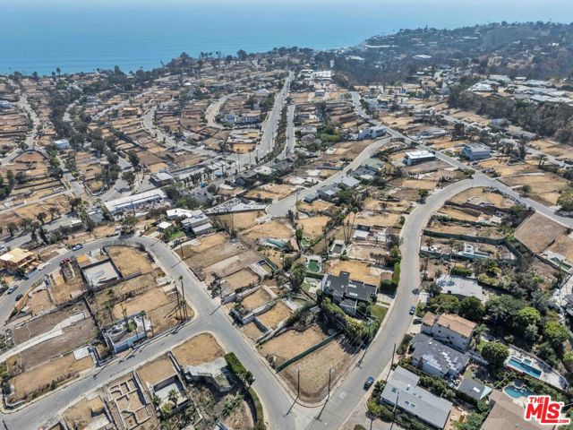 Drew Fenton | 887 Chattanooga Avenue Pacific Palisades CA | MLS: 7346712