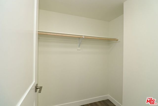 2121 S Burnside Avenue, Los Angeles CA: https://media.crmls.org/mediaz/1e87cf65-32c3-4626-a2d3-22d1b6a94722.jpg