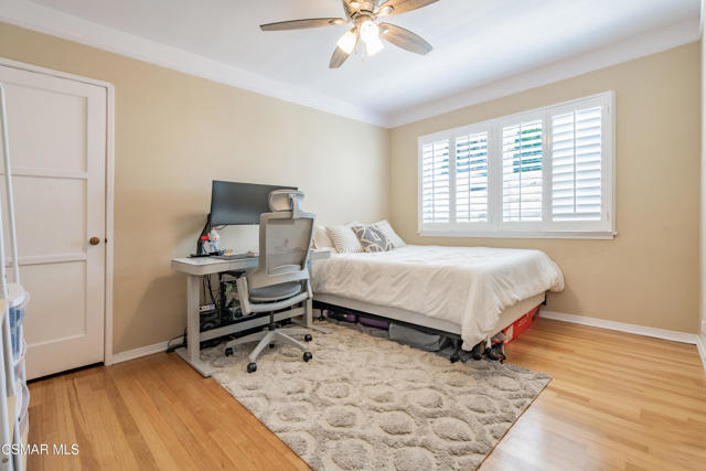 5924 Fairfax Avenue, Los Angeles CA: https://media.crmls.org/mediaz/1e87d1db-a8fd-4fae-8b7f-23ddb3b03d13.jpg