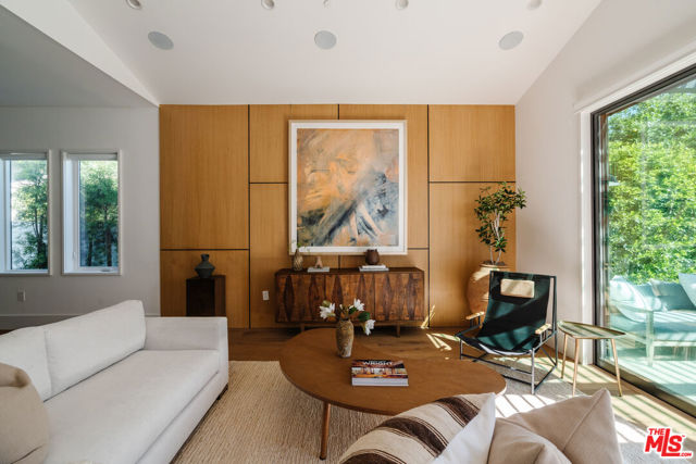 5328 Allott Avenue, Sherman Oaks CA: https://media.crmls.org/mediaz/1e87da36-a858-4417-8507-f8e902ae7212.jpg