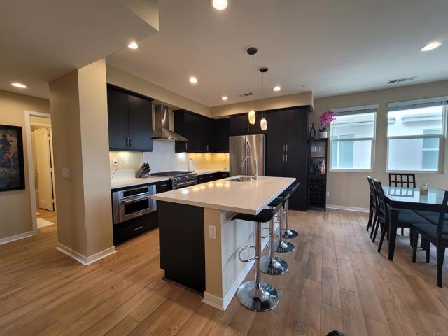 Detail Gallery Image 5 of 61 For 2072 Tango Loop #2,  Chula Vista,  CA 91915 - 4 Beds | 3 Baths