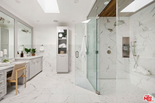 2543 Patricia Avenue, Los Angeles CA: https://media.crmls.org/mediaz/1e881a7e-c807-439e-ac17-3f44502dc75b.jpg