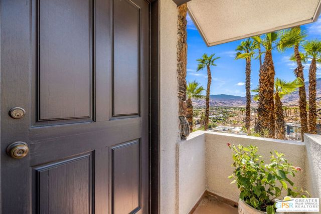 13 Cahuilla Hills Drive, Palm Springs CA: https://media.crmls.org/mediaz/1e88d2d4-f809-4d94-bc49-f3c81f923a44.jpg