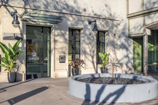 333 Santana Row, San Jose CA: https://media.crmls.org/mediaz/1e88dc60-a3e5-486d-a4d6-5f77070181b1.jpg