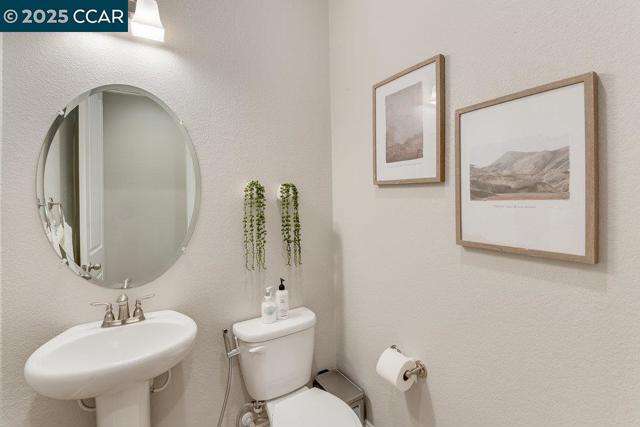 363 Fletcher Lane, Brentwood CA: https://media.crmls.org/mediaz/1e88e1f2-ae0b-4030-b47c-3a558d56638b.jpg