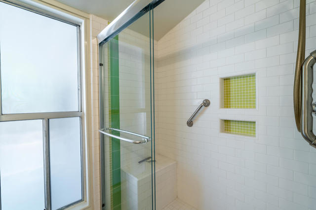 14 International Boulevard, Rancho Mirage CA: https://media.crmls.org/mediaz/1e88ff68-b94d-4104-ac19-39501c26f852.jpg