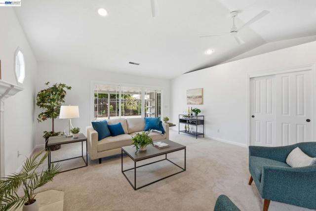 6387 Narcissus Ave, Newark CA: https://media.crmls.org/mediaz/1e89177f-2ff7-4ef6-97a8-34b242fa976b.jpg