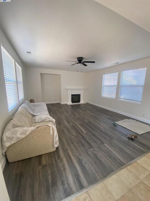 2732 Breaker Ln, Hayward CA: https://media.crmls.org/mediaz/1e891993-f31d-44f6-b64c-188c49455335.jpg