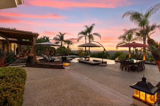 Detail Gallery Image 8 of 37 For 3368 Calle Margarita, Encinitas,  CA 92024 - 5 Beds | 6/1 Baths