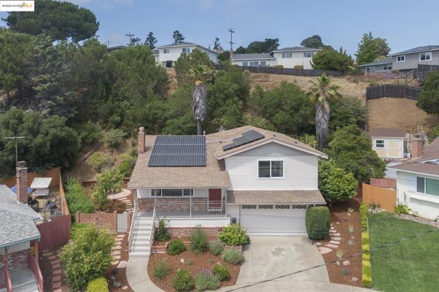 21 Maggiora Ct, Oakland CA: https://media.crmls.org/mediaz/1e89c29a-00c2-4aaf-8940-fc0a8cb8ef5b.jpg