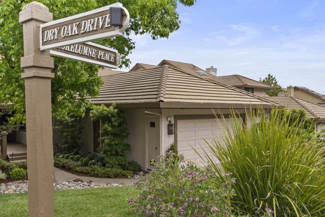 5958 Dry Oak Drive, San Jose CA: https://media.crmls.org/mediaz/1e89d48c-e468-419b-8ffb-51517b2fbeb4.jpg